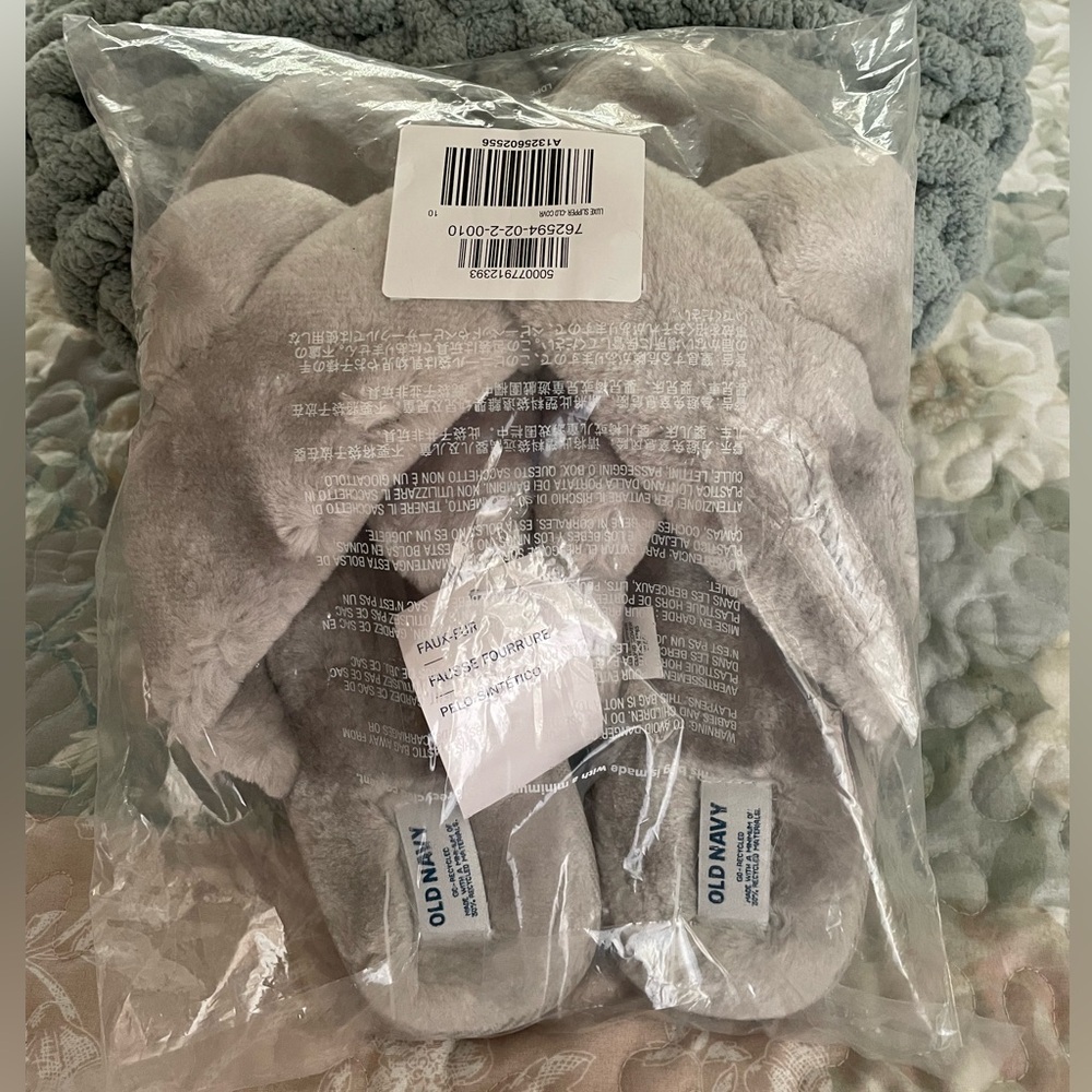 NWT Old Navy Faux Fur Ladies Slippers